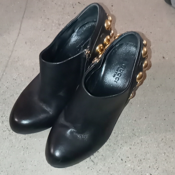 Meet your Posher, Bezos Boutique! - Picture 2 of 5